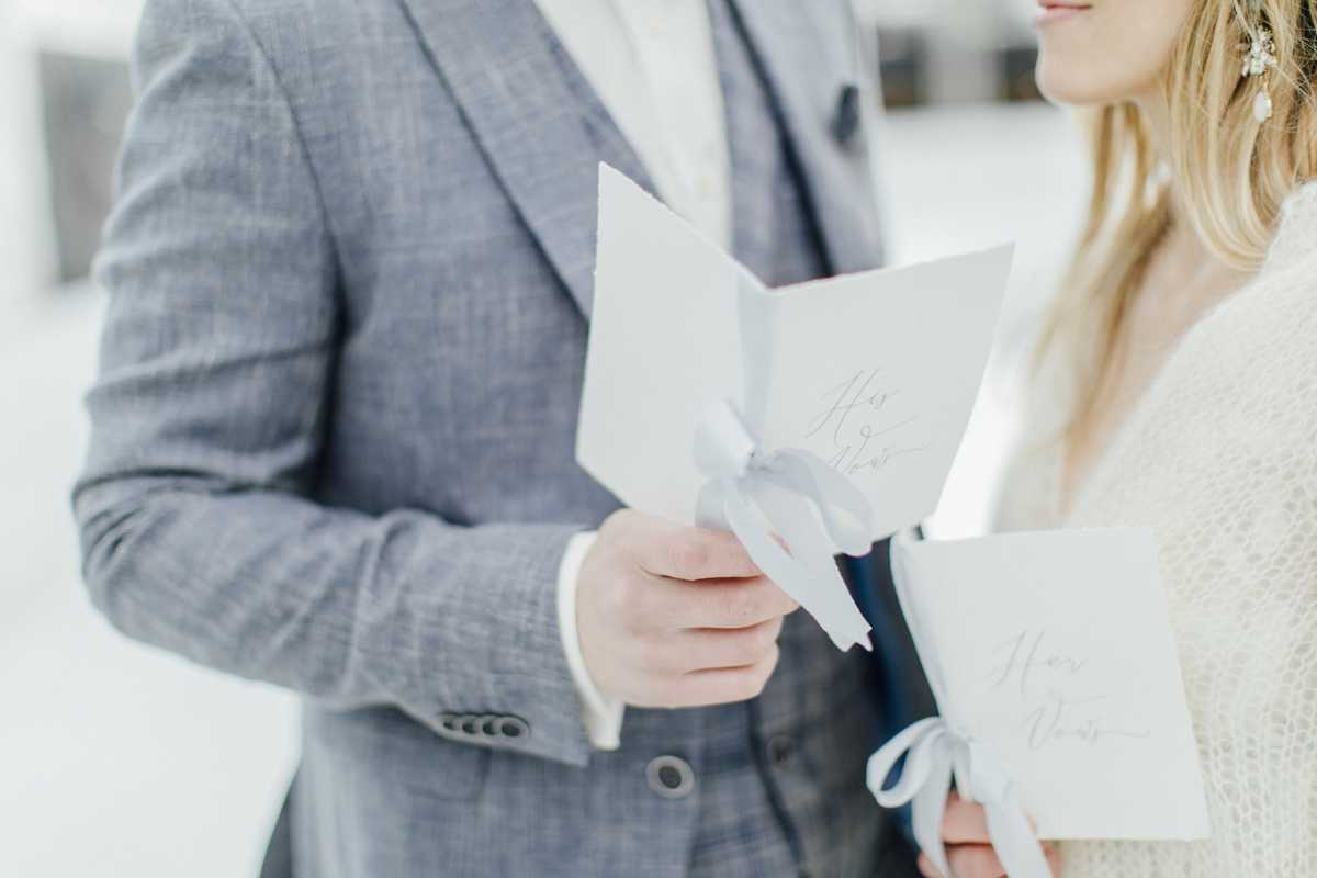 In diesem Blogbeitrag möchte ich euch ein paar typische Hochzeitsrituale vorstellen, diese machen die Zeremonie persönlicher und festlicher.
