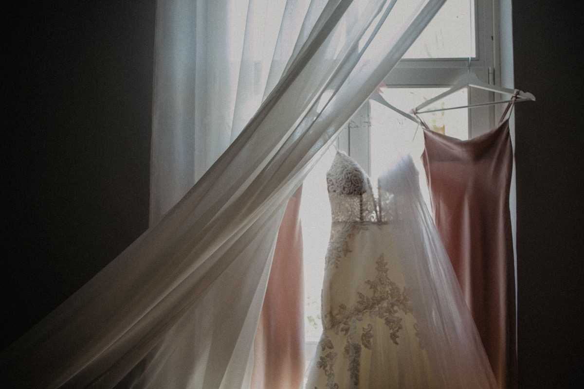 Die Antwort, ob man ein Brautkleid kaufen oder leihen sollte, bekommt ihr in unserem Beitrag.
